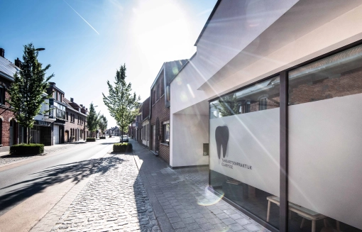 Tandarts praktijk bouw aannemer vastgoed Eribo Waregem 